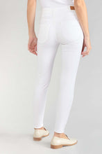 Load image into Gallery viewer, Le Temps white jeans
