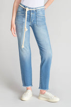 Load image into Gallery viewer, Le Temps blue ankle flared jeans
