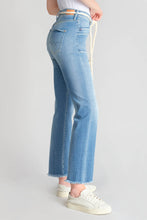 Load image into Gallery viewer, Le Temps blue ankle flared jeans
