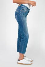 Load image into Gallery viewer, Le Temps double button blue ankle jeans
