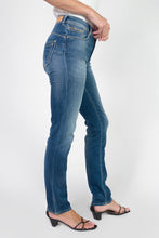 Load image into Gallery viewer, Le Temps medium blue straight leg jeans

