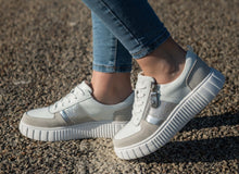 Load image into Gallery viewer, Leather sneakers
