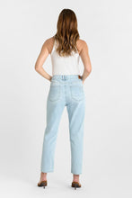 Load image into Gallery viewer, Le Temps light denim jeans

