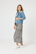 Load image into Gallery viewer, Threadz denim jacket
