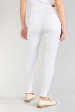 Load image into Gallery viewer, Le Temps skinny white jeans
