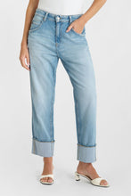 Load image into Gallery viewer, Le Temps turn up jeans

