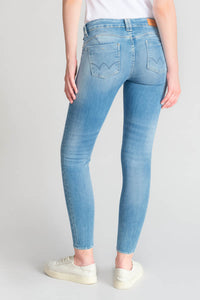 Le Temps light blue jeans