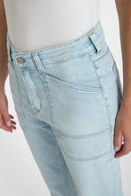 Load image into Gallery viewer, Le Temps light denim jeans
