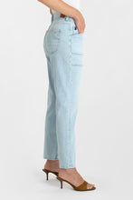 Load image into Gallery viewer, Le Temps light denim jeans
