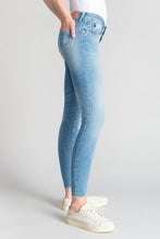 Load image into Gallery viewer, Le Temps light blue jeans
