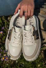 Load image into Gallery viewer, Leather sneakers

