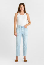 Load image into Gallery viewer, Le Temps light denim jeans
