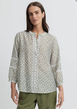Load image into Gallery viewer, Yarra Trail blouse
