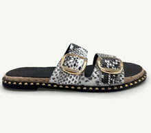 Load image into Gallery viewer, Leather sandals
