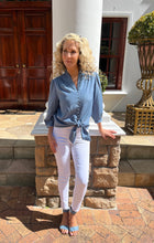 Load image into Gallery viewer, Le Temps skinny white jeans
