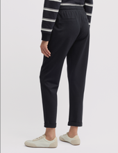 Load image into Gallery viewer, Yarra Trail black jogger pants
