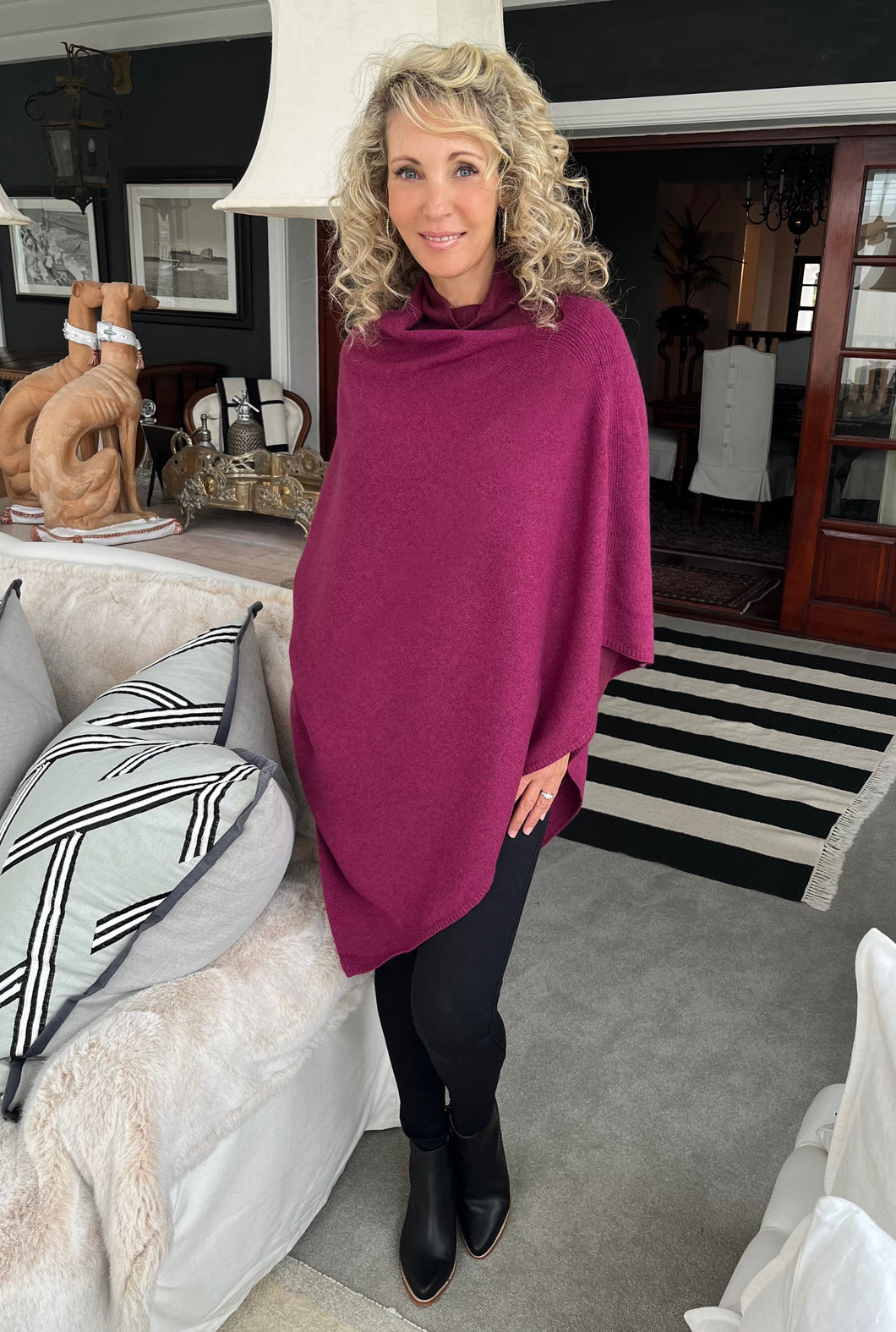 Cashmere poncho berry
